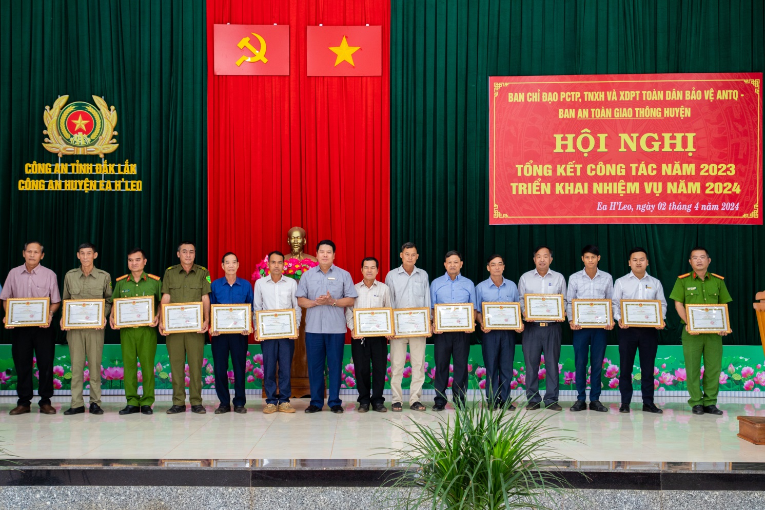 Ban Chỉ đạo Phòng chống tội phạm, tệ nạn xã hội và xây dựng phong trào toàn dân bảo vệ ANTQ – Ban An toàn giao thông huyện Ea H’Leo hội nghị tổng kết công tác năm 2023, triển khai nhiệm vụ năm 2024.